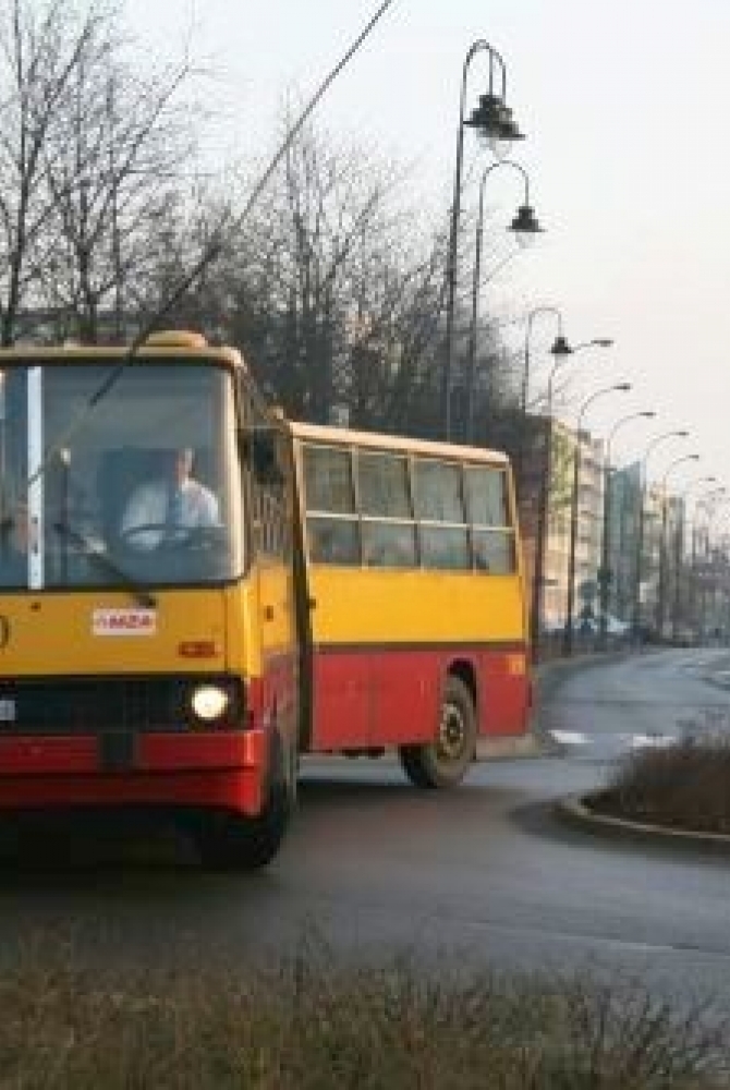 Autobus linii 731 na Rondzie Poniatowskiego.