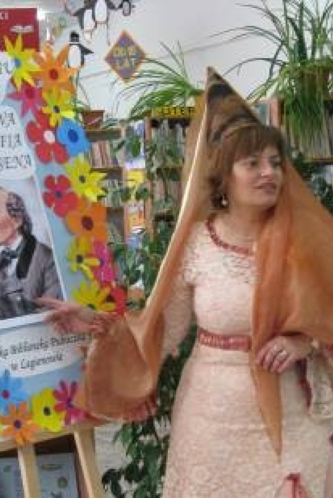 Wioletta Piasecka podczas spotkania autorskiego w Miejskiej Bibliotece Publicznej