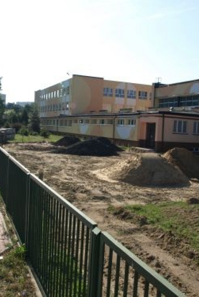 teren przyszkolny Szkoły Podstawowej nr 7 w Legionowie.