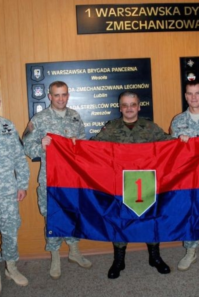 Od lewej: sierżant Landowski, major Fast, gen. dyw. Tadeusz Buk oraz ppłk Patterson