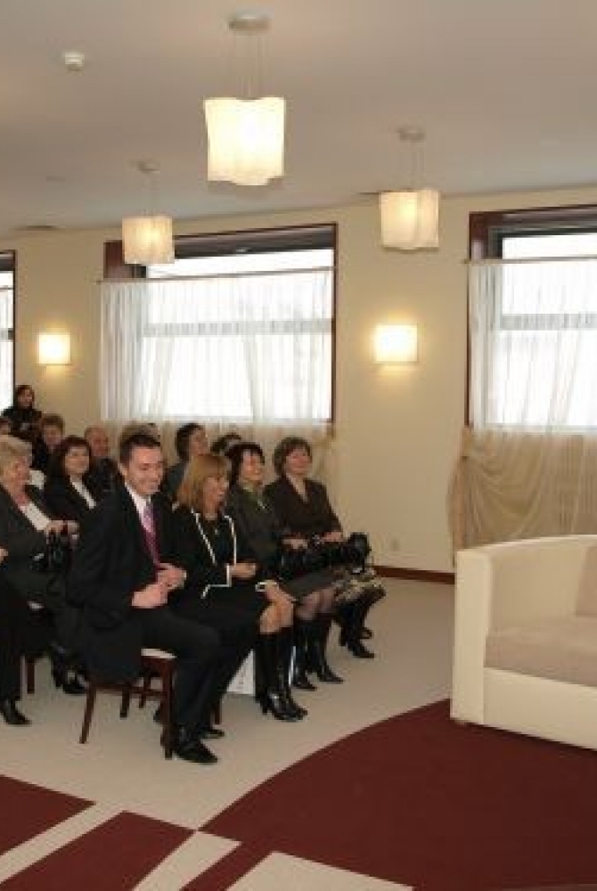 przywitanie gości na sali ślubów