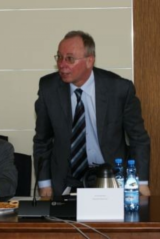 Jacek Kozłowski - Wojewoda Mazowiecki, prezentuje swój pomysł