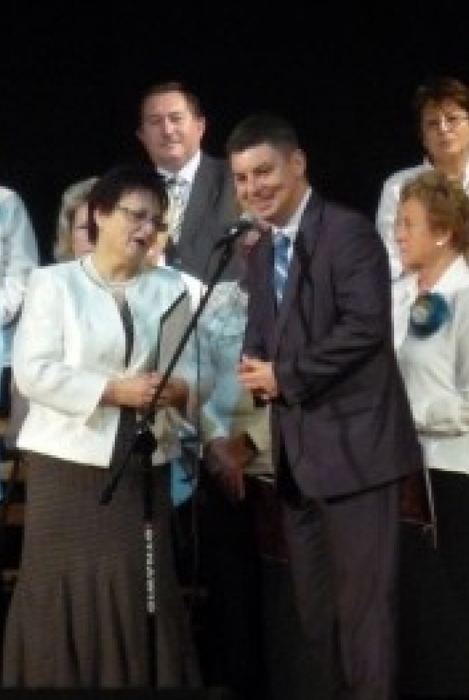 Starosta legionowski wraz z chórzystami chóru Erin