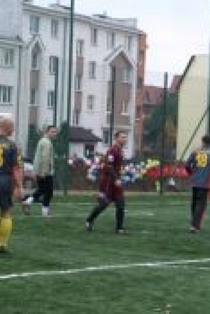 Inauguracyjny mecz podczas uroczystego otwarcie pierwszego, legionowskiego Orlika