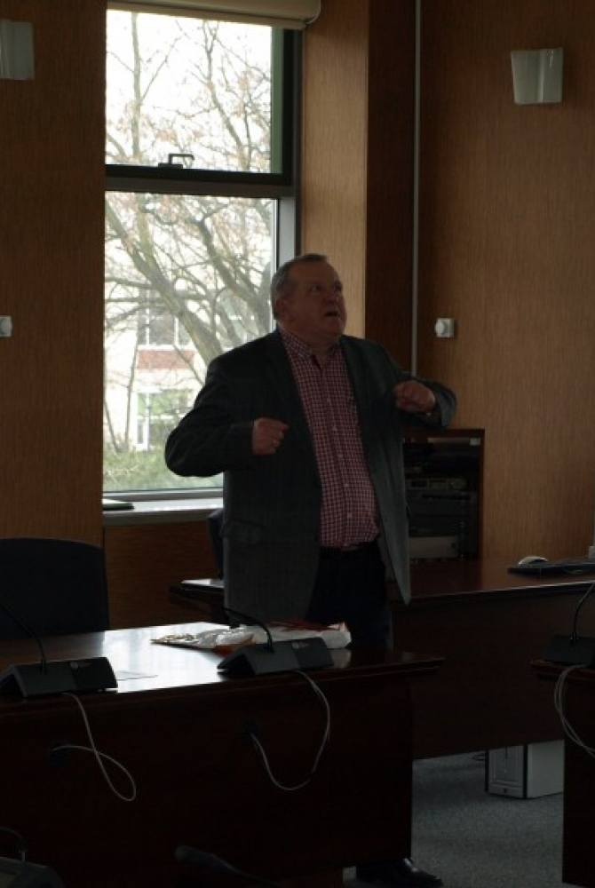prof. Bronisław Rocławski podczas wykładu w Ratuszu