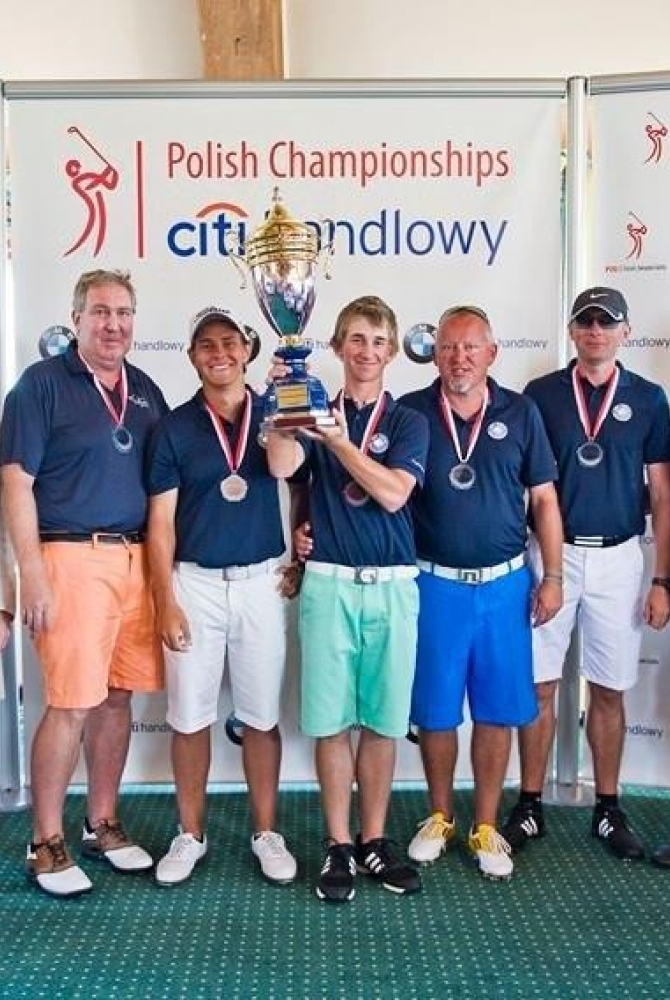 Na zdjęciu od lewej : Prezes PZGolf , przedstawicielka City Handlowy i zawodnicy : William Carey , Artur Dziugieł , Bartek Myszka , Marek Gonicki , Włodzimierz Stańczak ,  Jan Musiolik i Piotr Malesa.