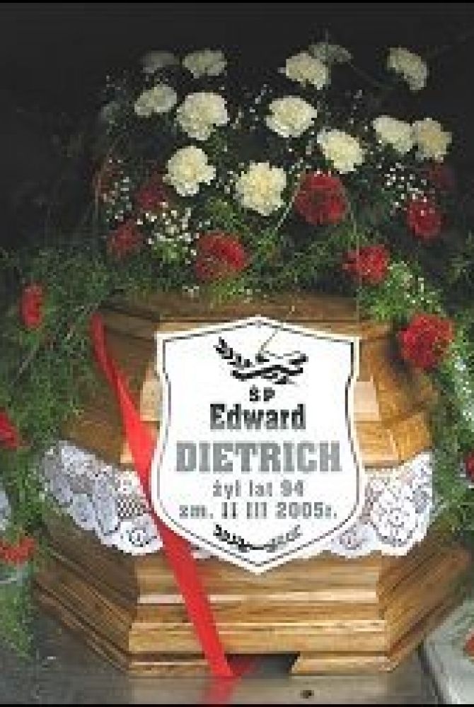 Trumna ze zwłokami Edwarda Dietricha