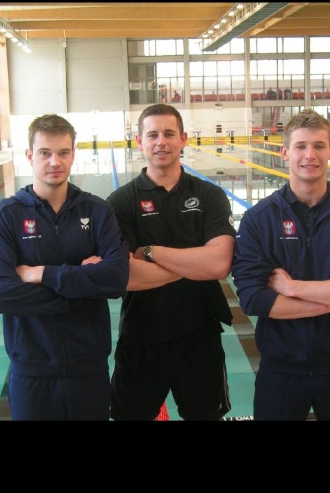 Na zdjęciu od lewej : Łukasz Gąsior, trener Rafał Perl , Dawid Szulich