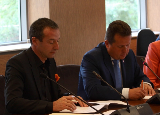Na zdjęciu Prezydent Roman Smogorzewski i  Jean-François Fallacher, prezes Orange Polska