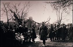 Defilada 2. Batalionu Balonowego przed pomnikiem Józefa Piłsudskiego w 1934 r.