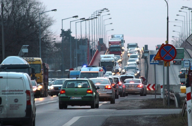 Na zdjęciu zjazd z wiaduktu. Droga Krajowa Nr 61