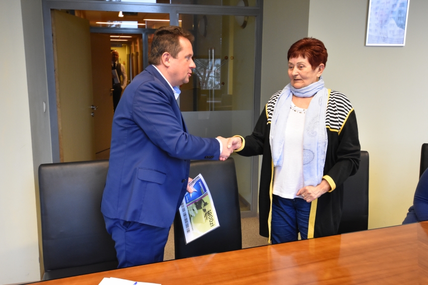 9 666 zł od urzędu