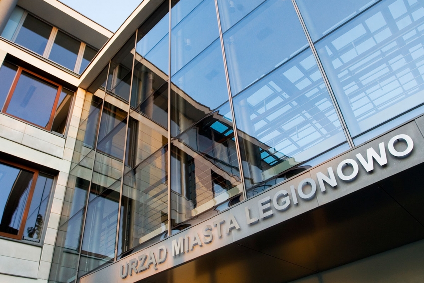 Wejście do Urzędu Miasta Legionowo