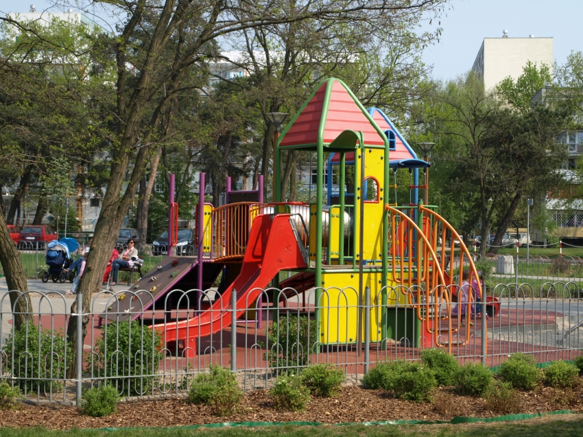 Na zdjęciu plac zabaw przy ul. Królowej Jadwigi