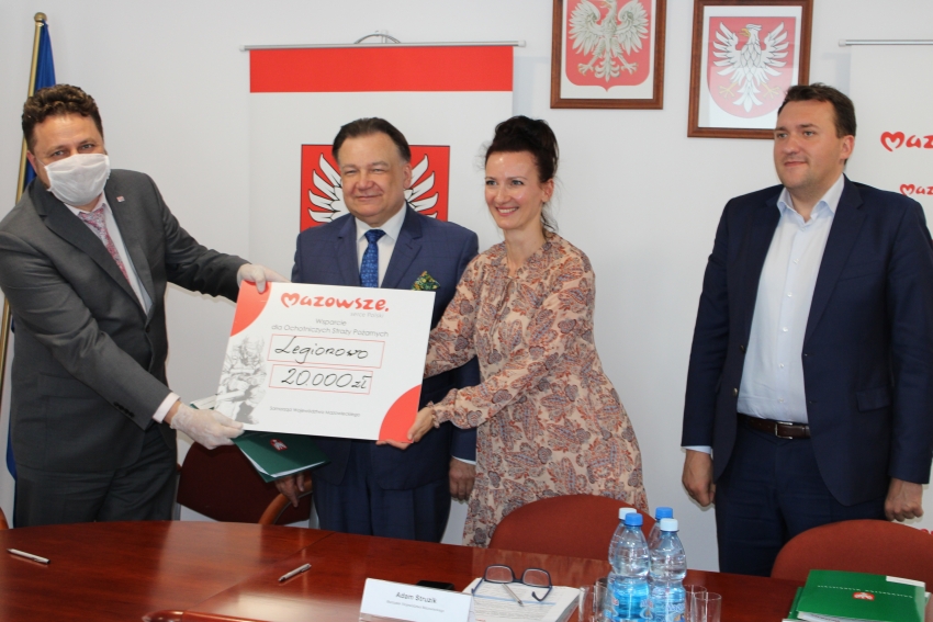 Podpisanie dotacji na remont strażnicy OSP Legionowo
