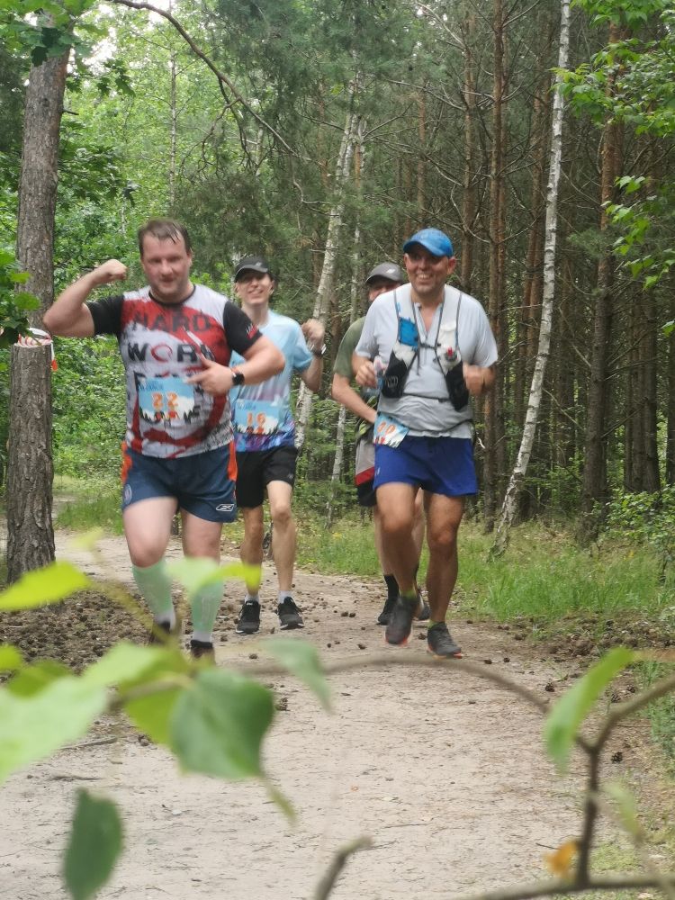 Uczestnicy podczas 4. Półmaratonu Leśnego Na Żarcie