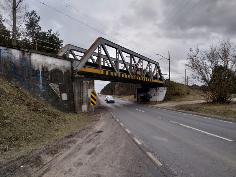 Wiadukt kolejowy nad trasą DK61. Źróło zdjęcia: GDDKiA.