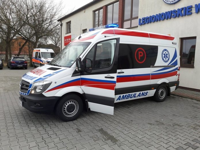 Na zdjęciu karetka