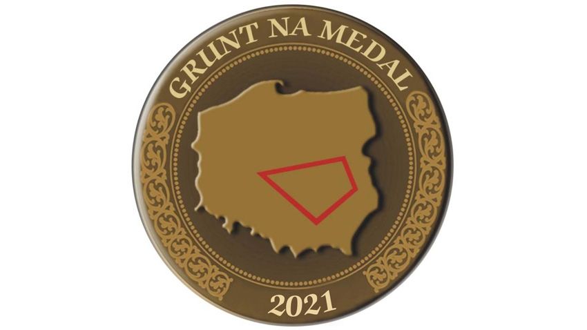 Grafika z odznaką - Grunt na medal 2021 z konturem Polski.
