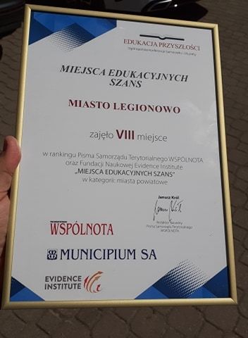 Zdjęcie dyplomu - Miejsca edukacyjnych szans, Miasto Legionowo zajęło VIII miejsce w rankingu.
