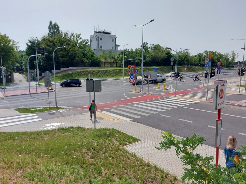 Skrzyżowanie ul. Piaskowej z ul. Zegrzyńską.