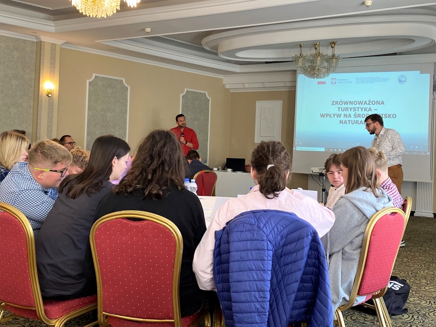 Na zdjęciu osoby podczas konferencji