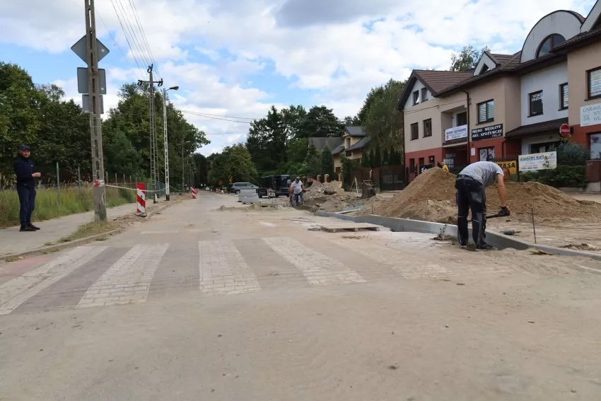 Prace budowlane przy remoncie drogi