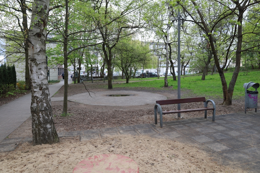 Na zdjęciu Park Solidarności miejsce po altanie