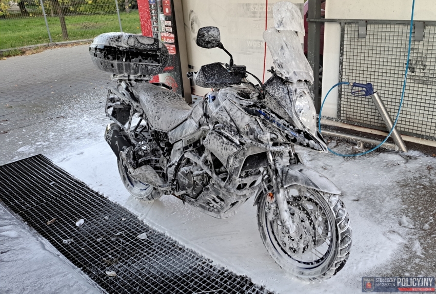 Motocykl w myjni