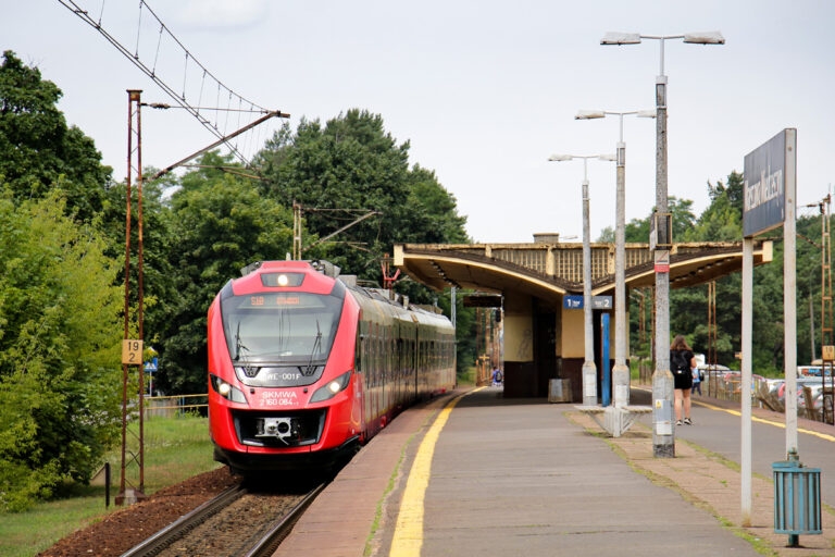 Pociąg Szybkiej Kolei Miejskiej w Warszawie
