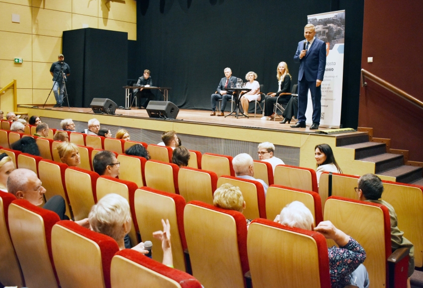 Spotkanie z mieszkańcami na sali widowiskowej