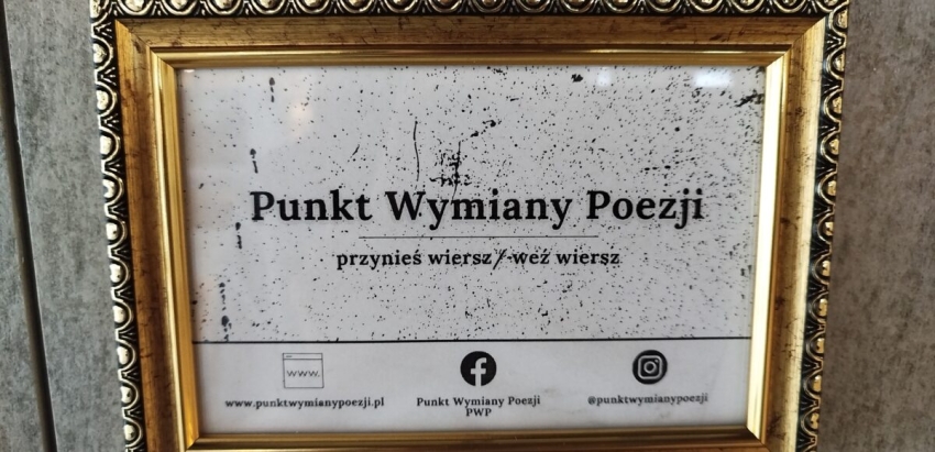 Tabliczka w złotej ramce