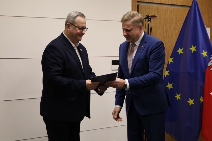 dr hab. Jacek Szczepański oraz Prezydent Miasta Legionowo Bogdan Kiełbasiński